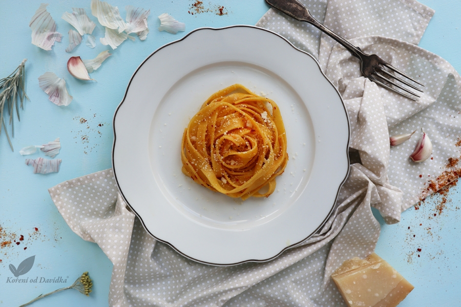 Špagety a la aglio e olio