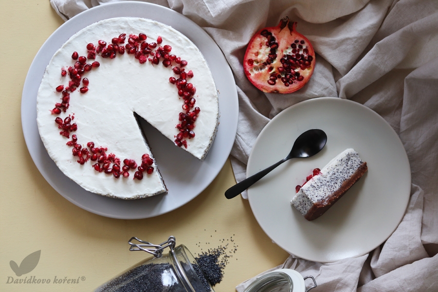 Makový cheesecake se zakysanou smetanou